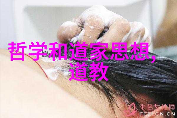 男女共摘萝卜的温馨时刻